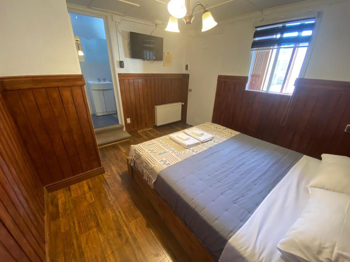 Hostal Ochen بونتا أريناس المظهر الخارجي الصورة